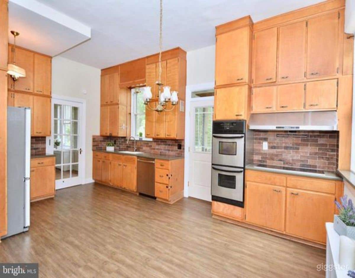 Unique Historic Home- American Brick Colonial Photo 4