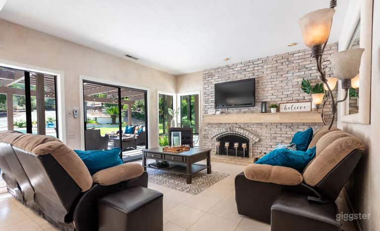  Serene Estate with Huge Secluded Backyard and Pool 