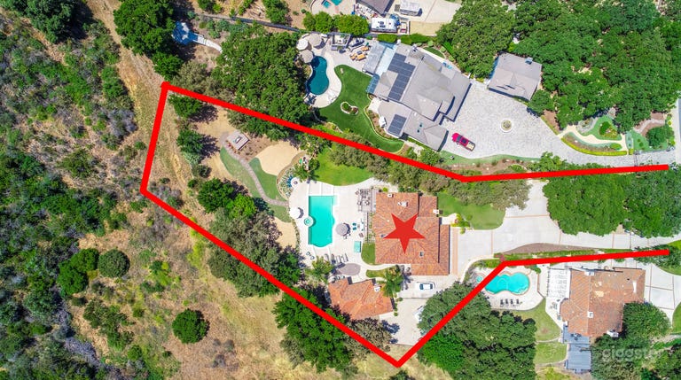  Serene Estate with Huge Secluded Backyard and Pool 