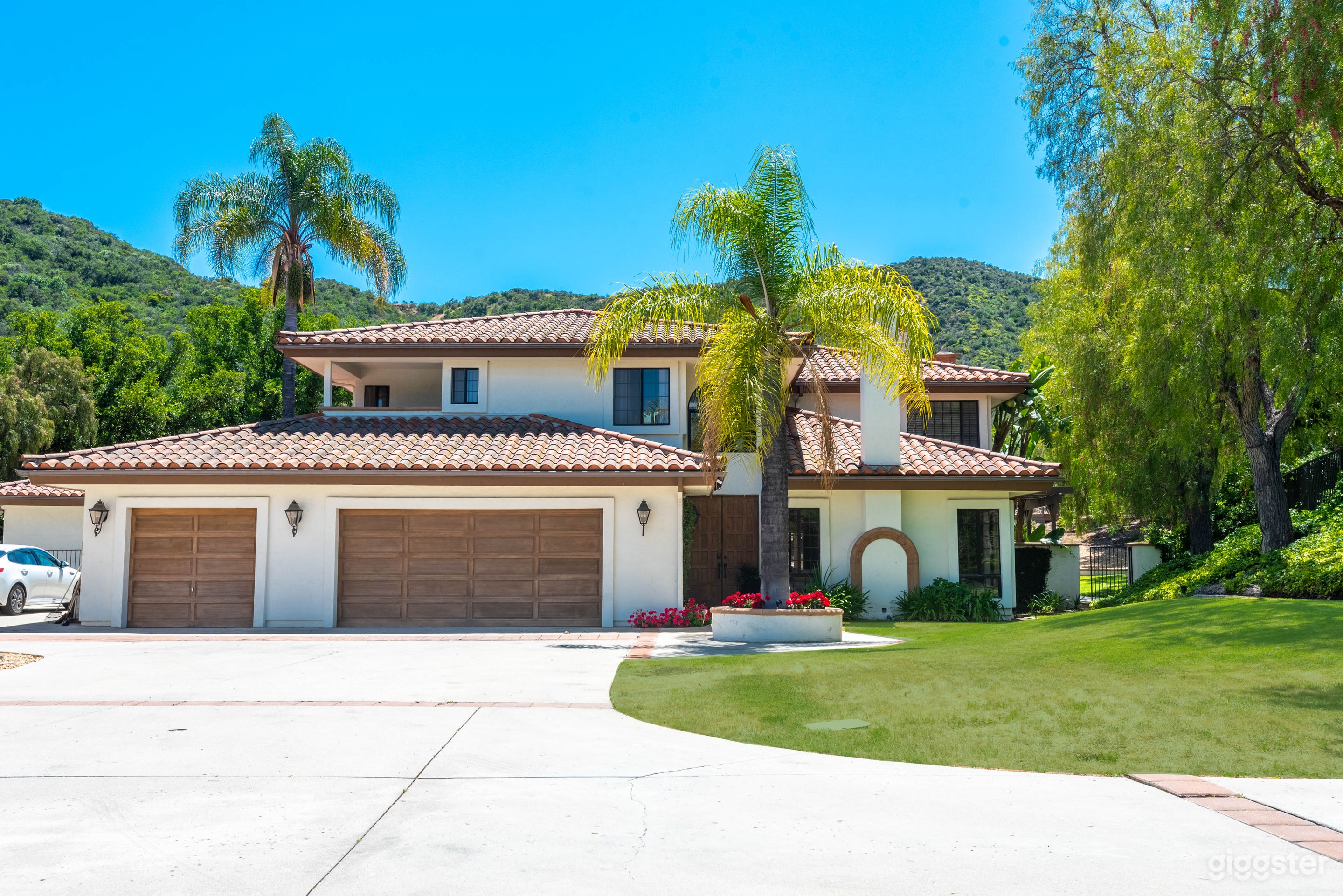 Serene Estate with Huge Secluded Backyard and Pool Photo 4