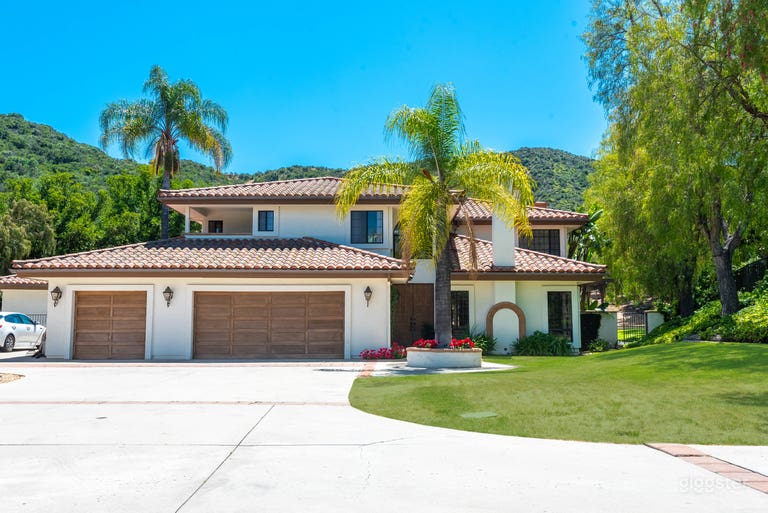  Serene Estate with Huge Secluded Backyard and Pool 