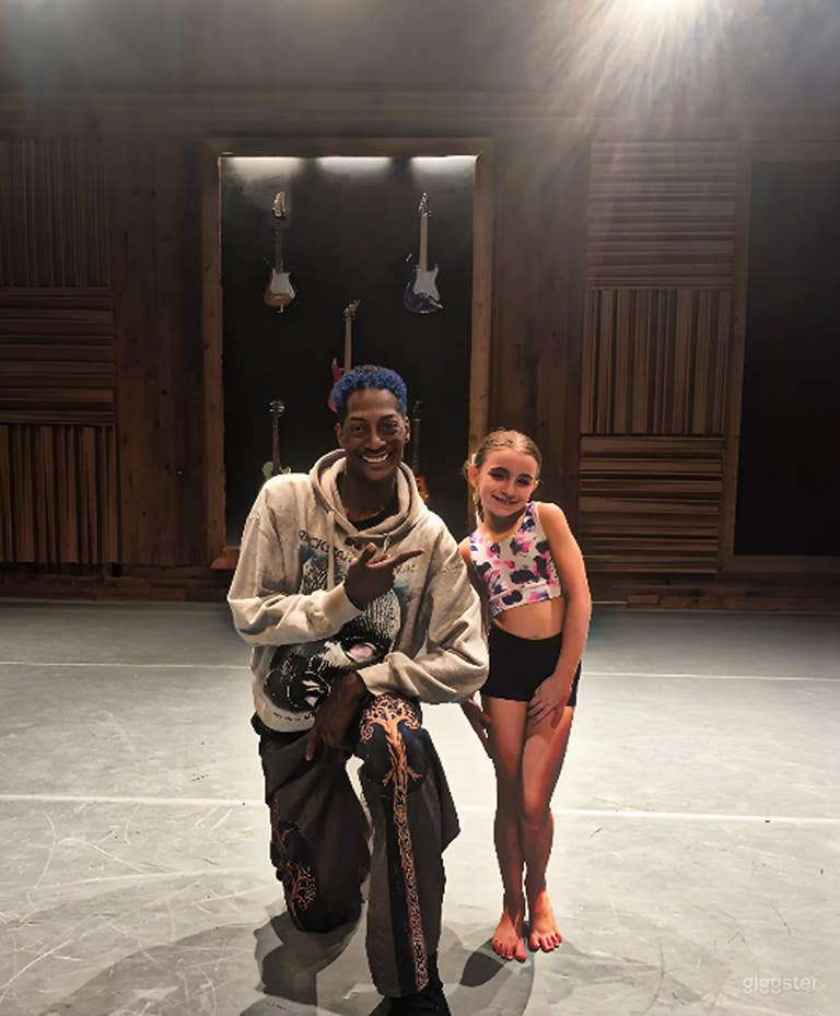  Spacious Live Recording Studio 