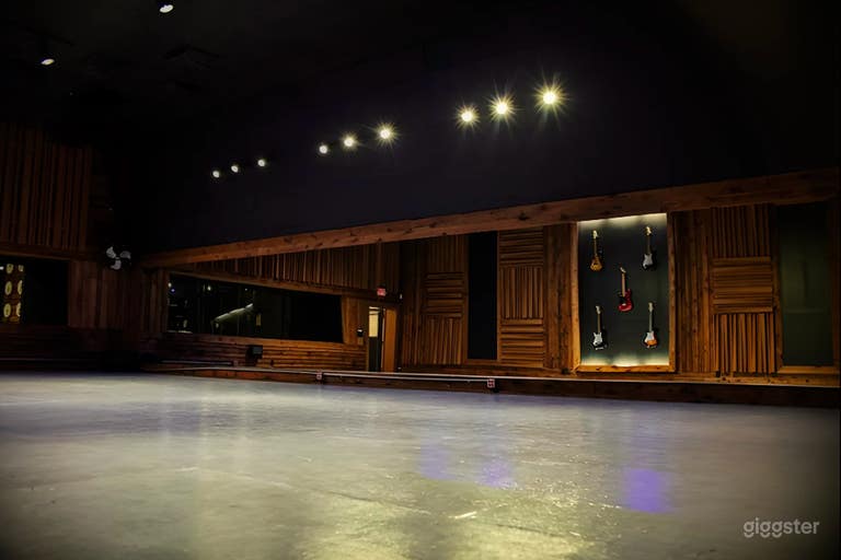  Spacious Live Recording Studio 