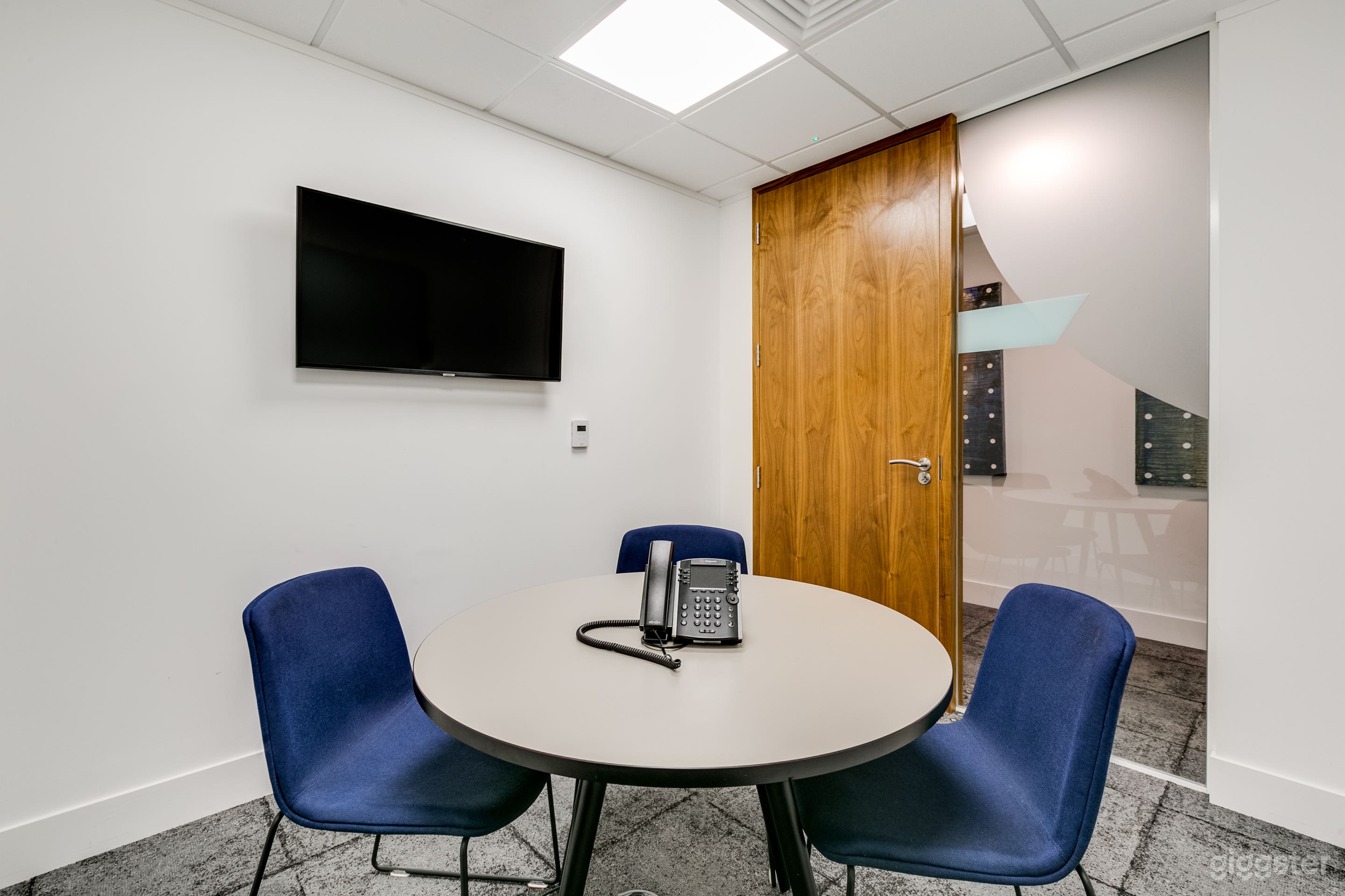 Huddle L4 South Meeting Room 2 Photo 2