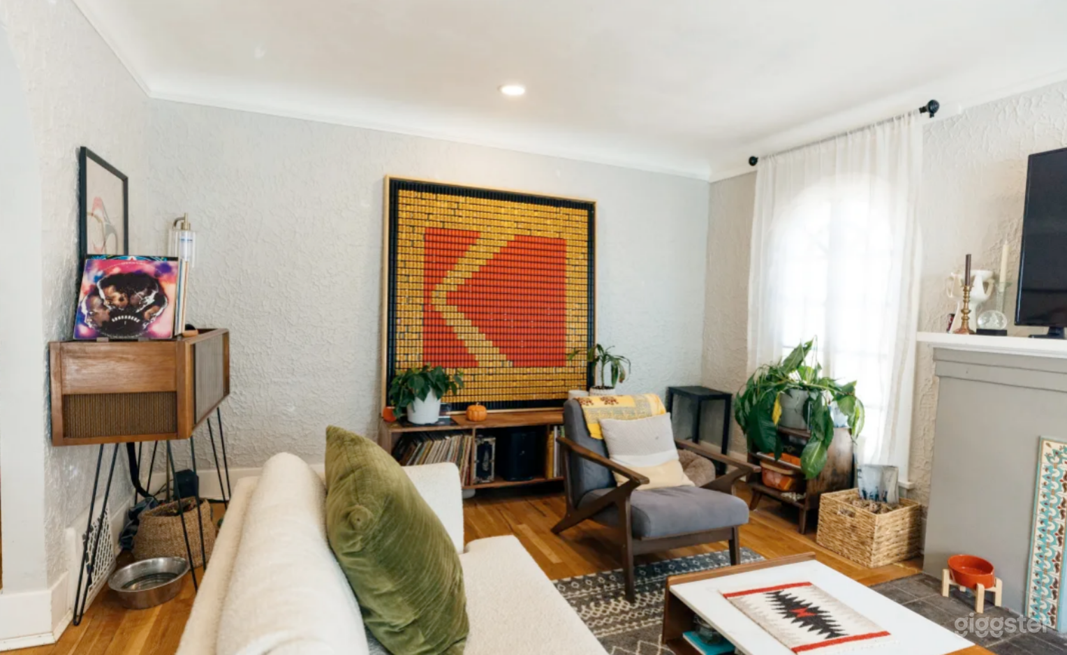 Unique historical house with modern touches. Photo 4