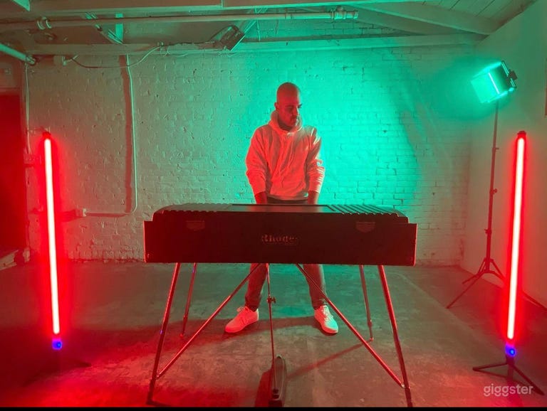  FLEXIBLE WAREHOUSE STUDIO 