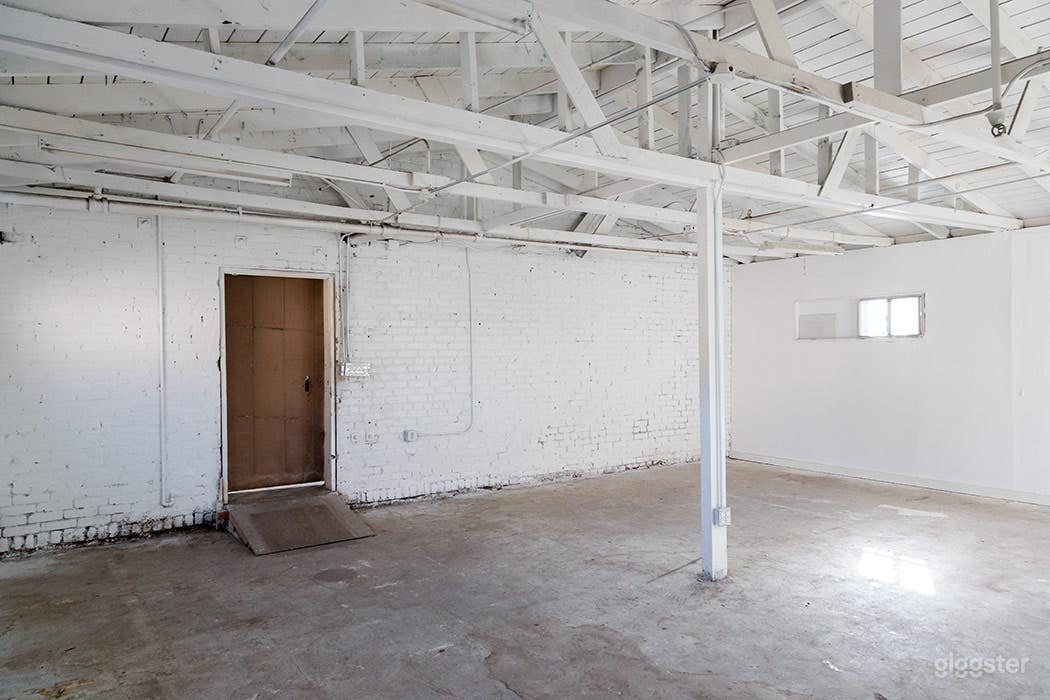 LITTLE PONY VERSATILE WAREHOUSE STUDIO STAGE Photo 1