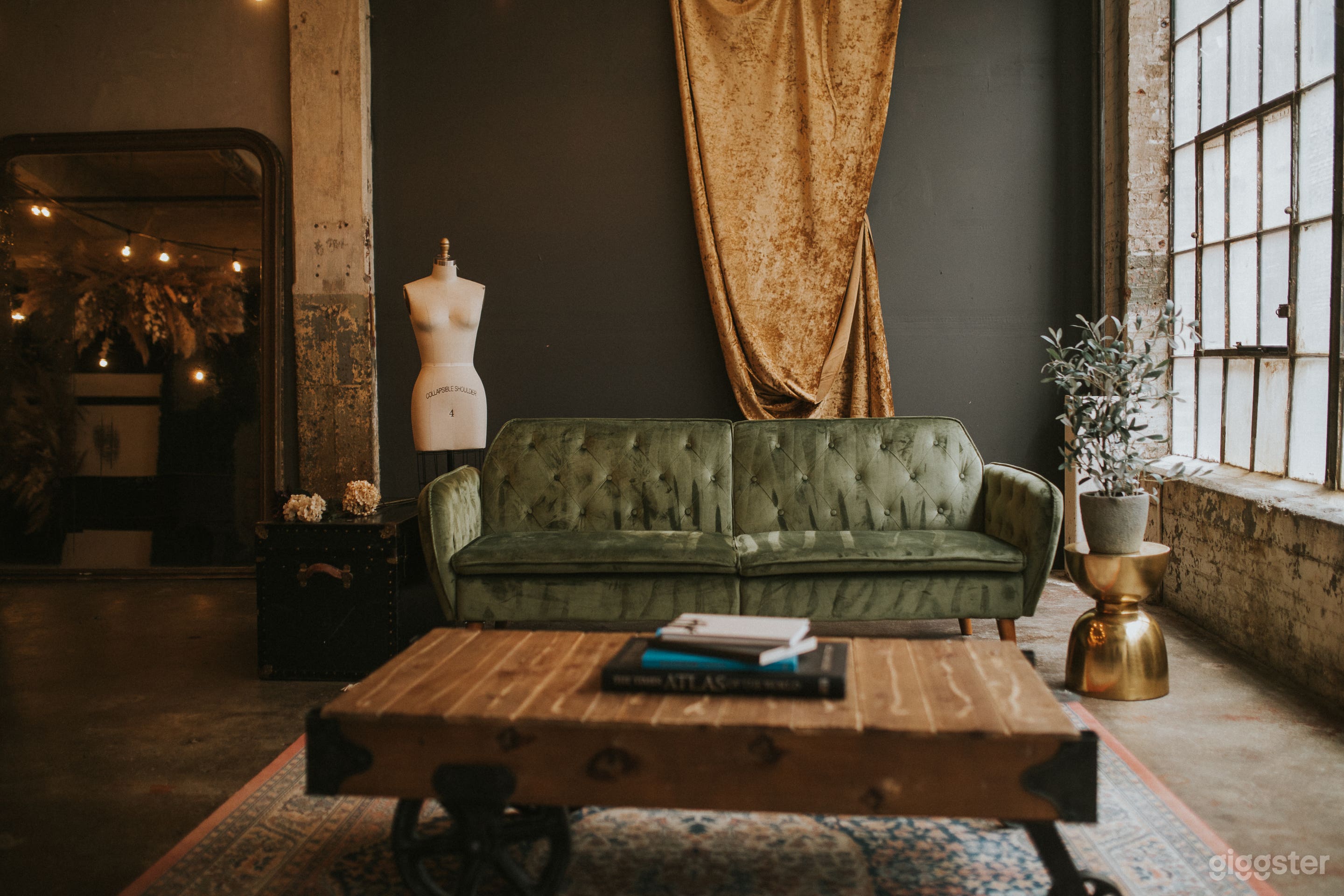 Chic Urban Warehouse Studio Space Photo 3