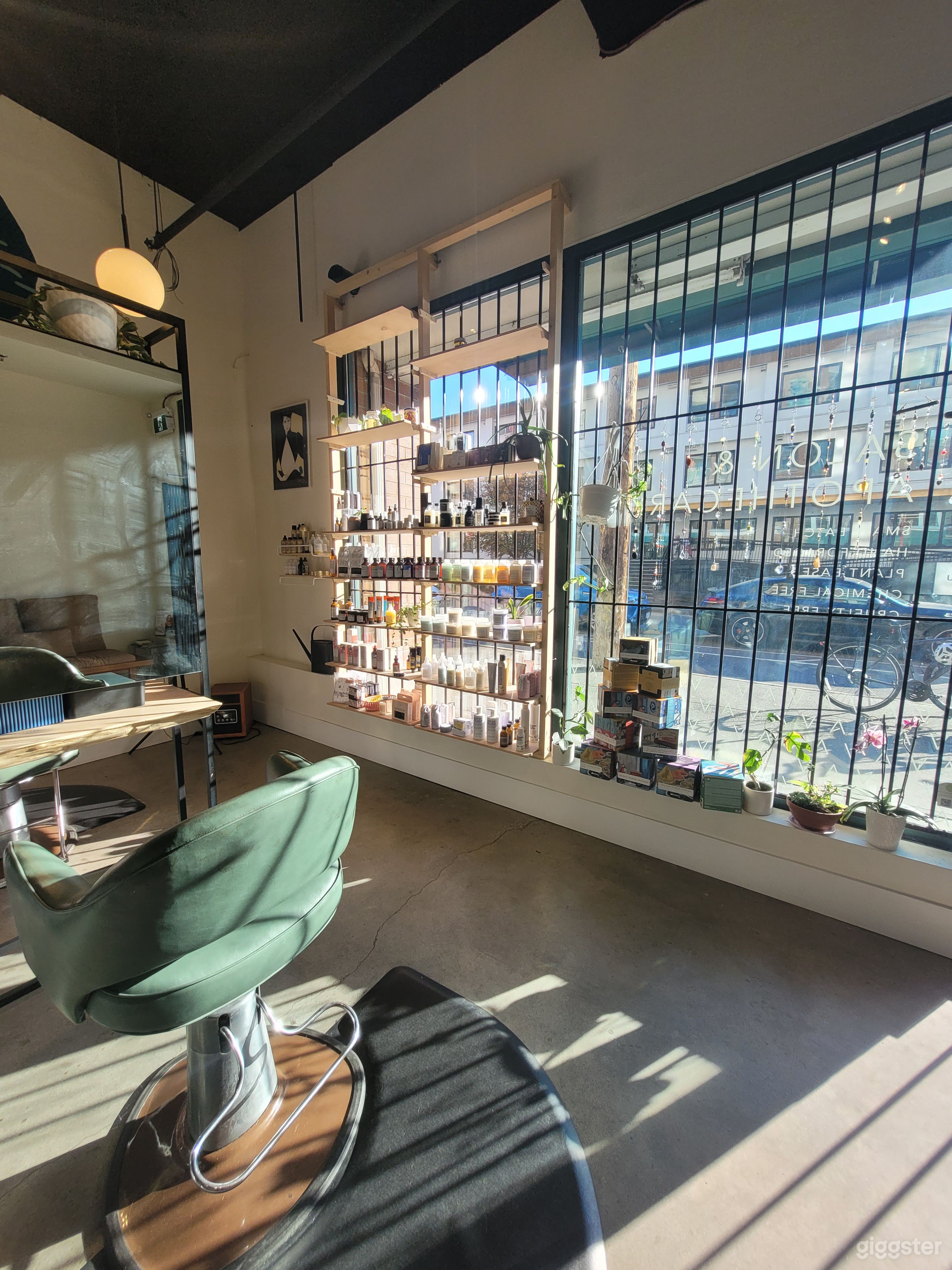 Looking onto Union St