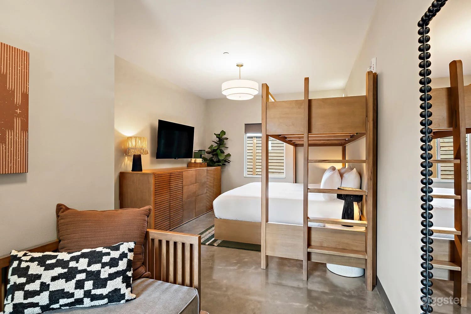 Modern East Austin Courtyard Event Space Photo 4