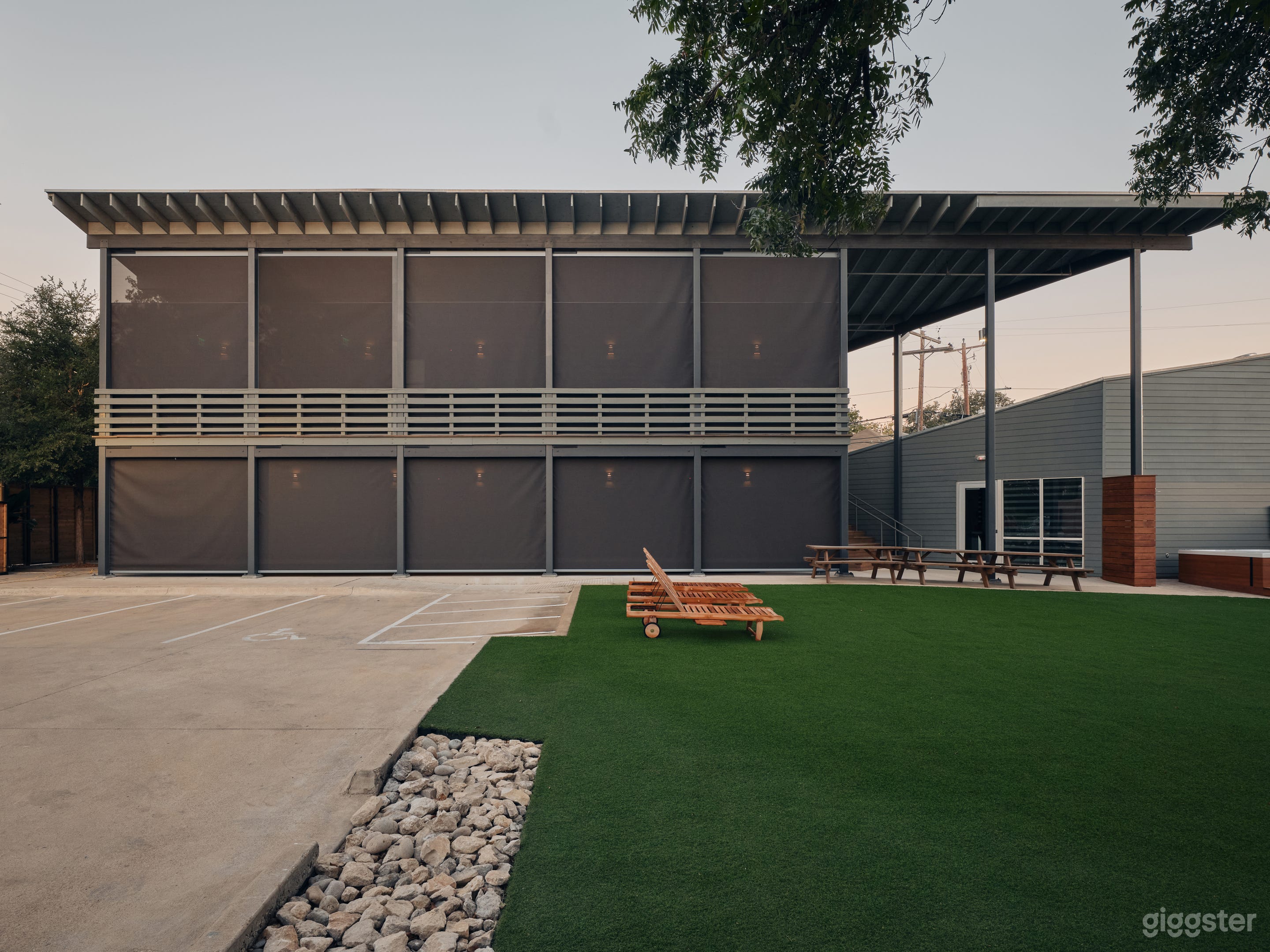 Modern East Austin Courtyard Event Space Photo 3