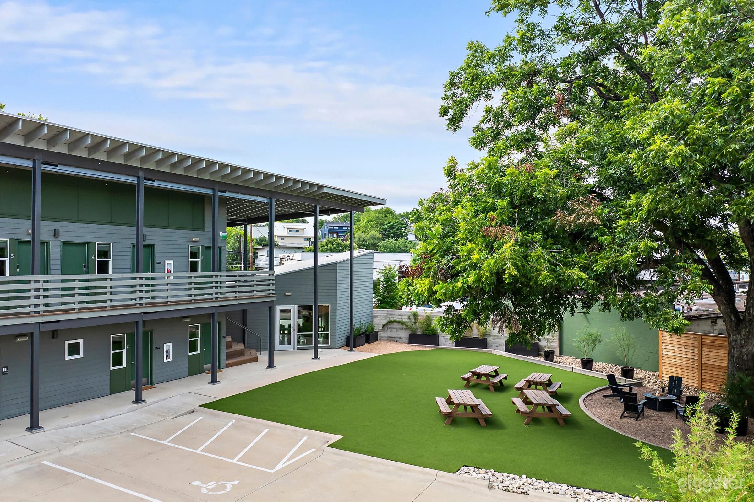 Modern East Austin Courtyard Event Space Photo 2