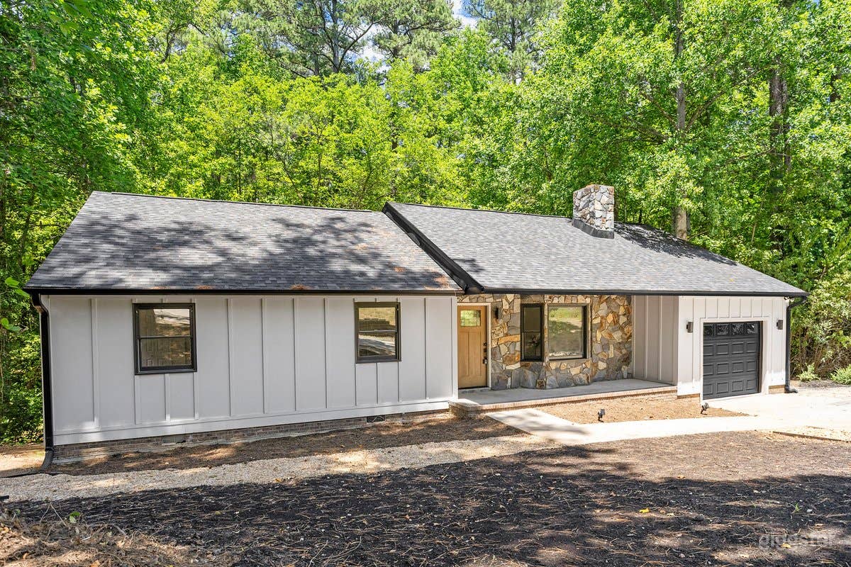 Designer Ranch in Central Location Durham Photo 1