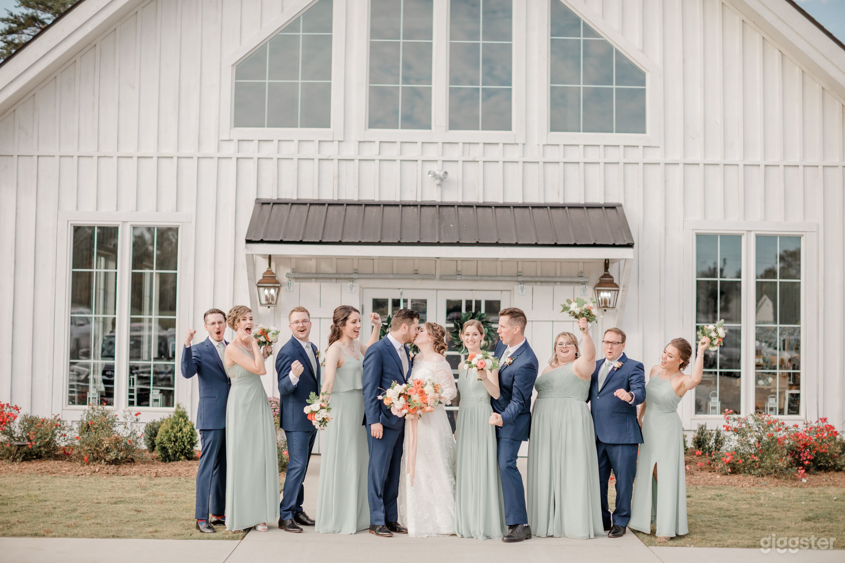 An all-white post-and-beam wedding &amp; event venue Photo 4