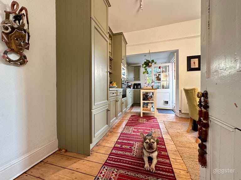  Stylish Victorian 5 bed Home With Large Garden 