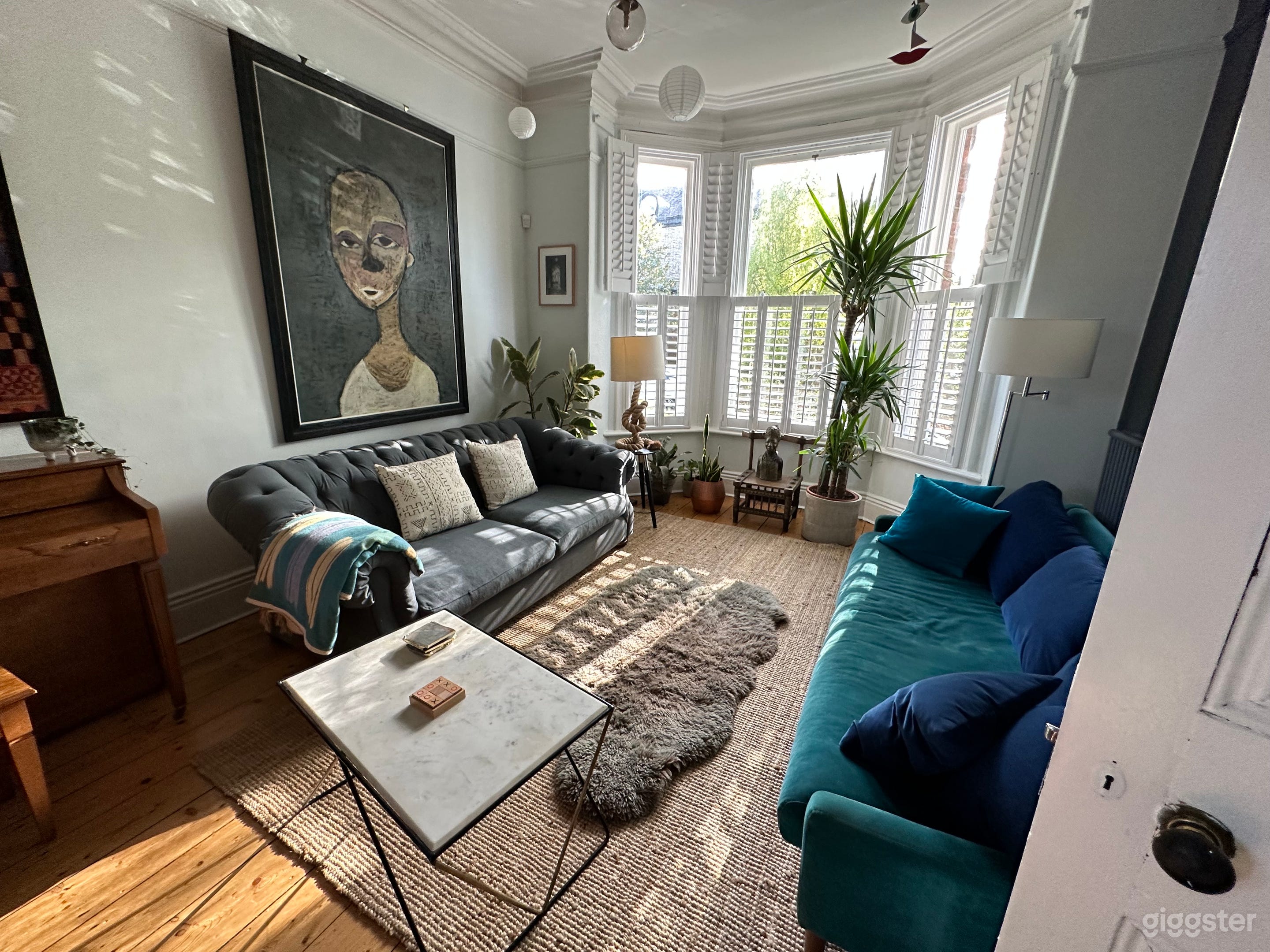 Stylish Victorian 5 bed Home With Large Garden Photo 2