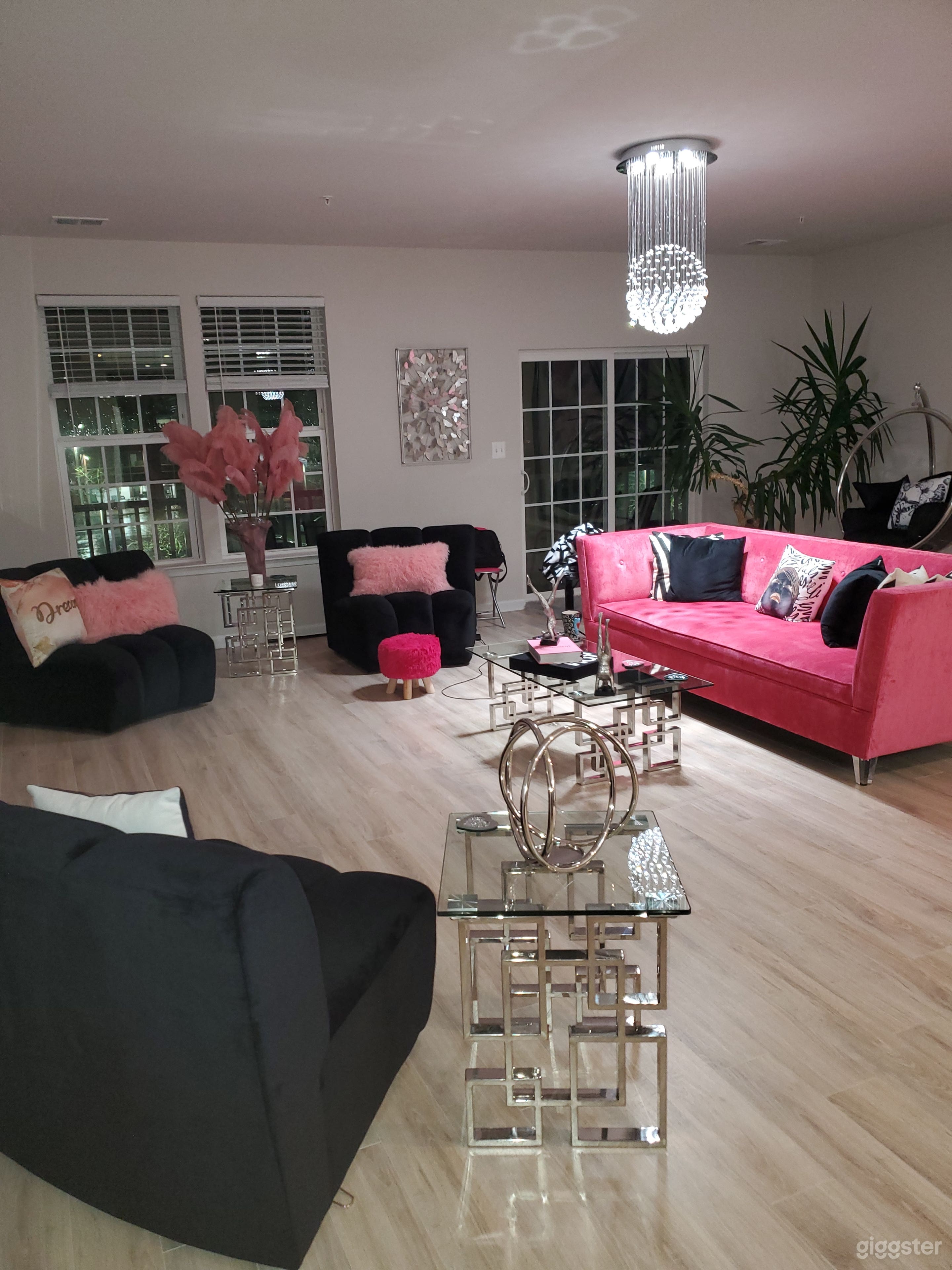 Cozy &amp; Chic living area