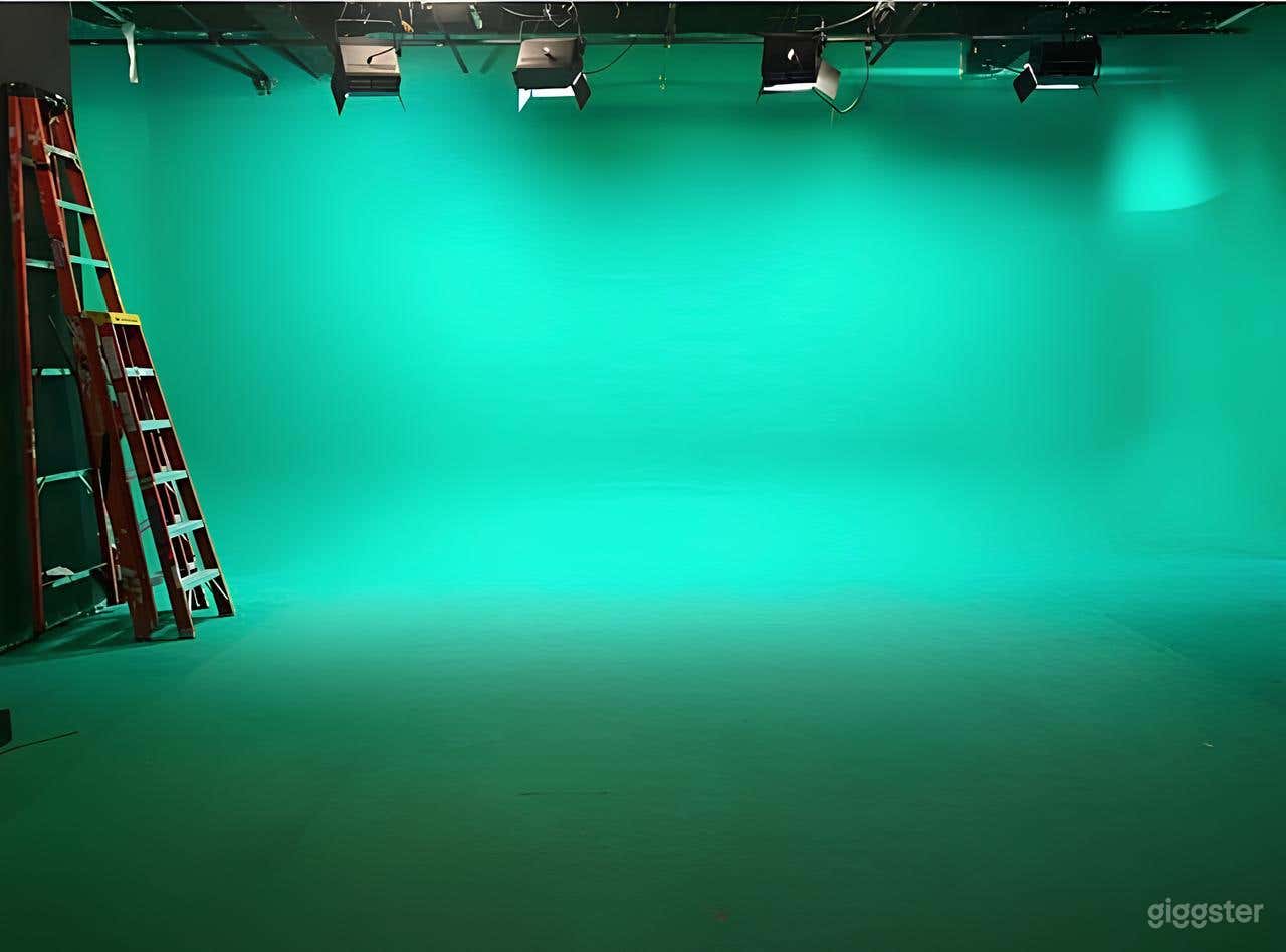 Contemporary Production Studio with Cyc Walls in New York (Buyout) Photo 3
