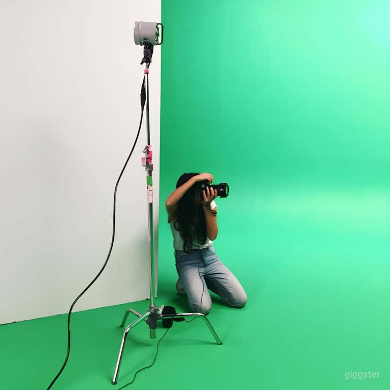  Contemporary Production Studio with Cyc Walls in New York (Buyout) 