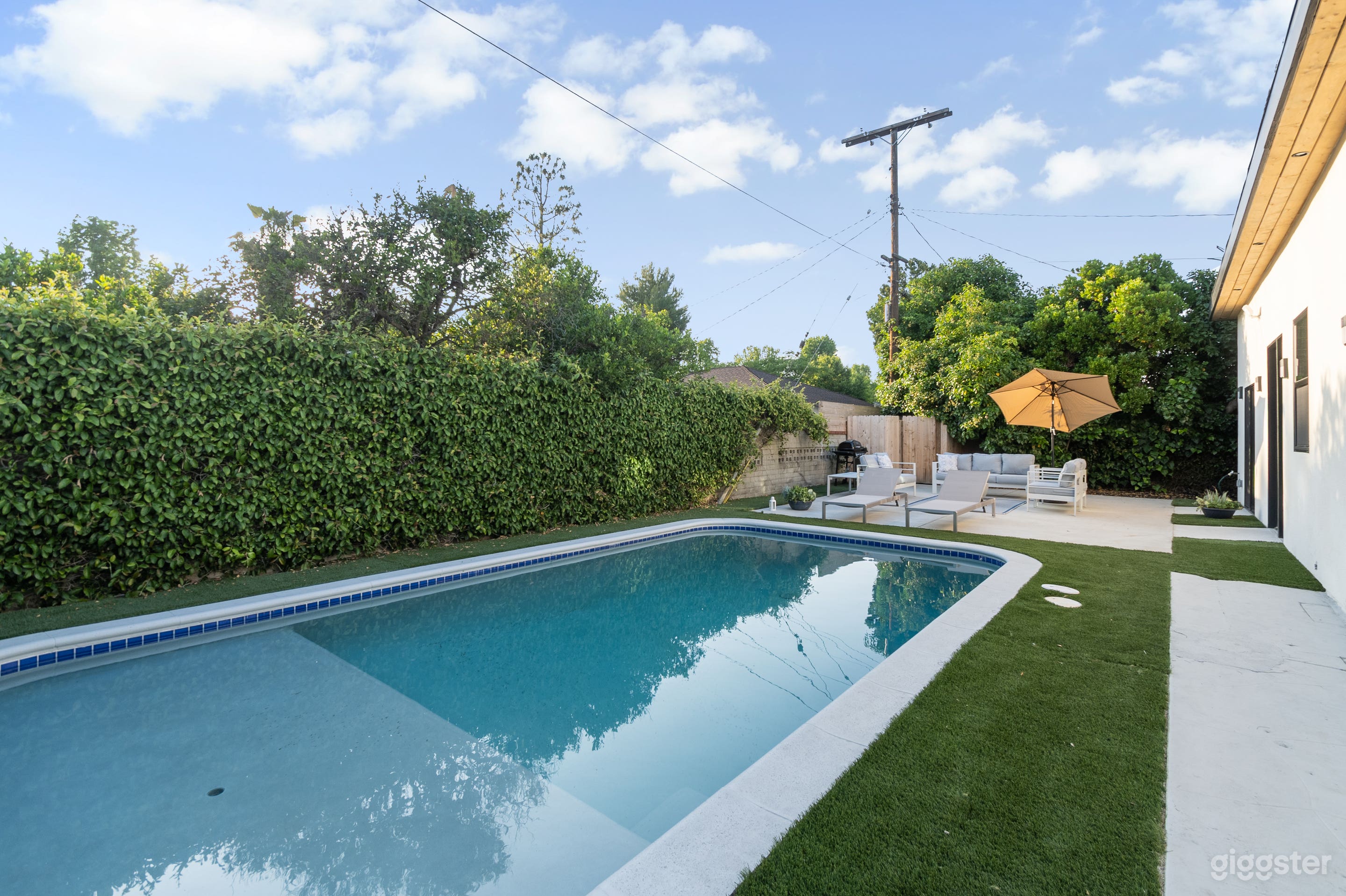Modern Pool Home in Van Nuys | Ideal for Film Production Photo 4