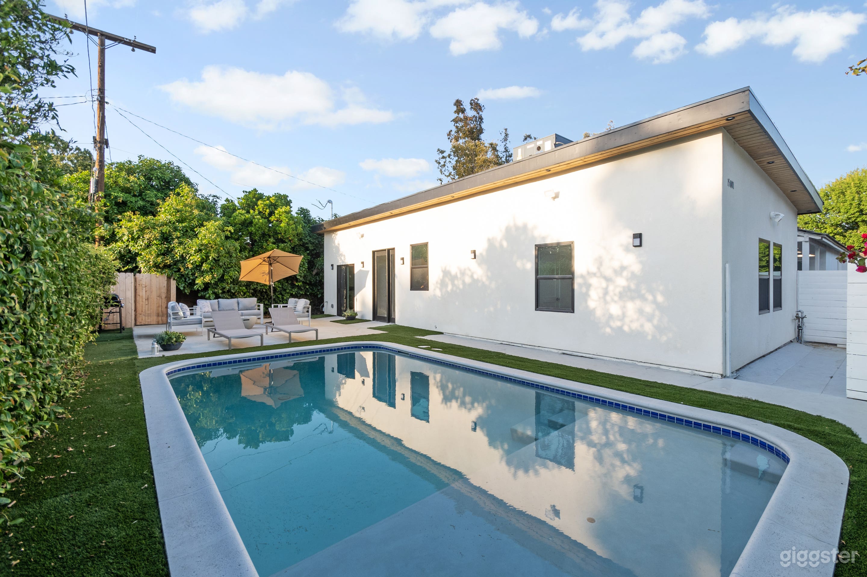 Modern Pool Home in Van Nuys | Ideal for Film Production Photo 3