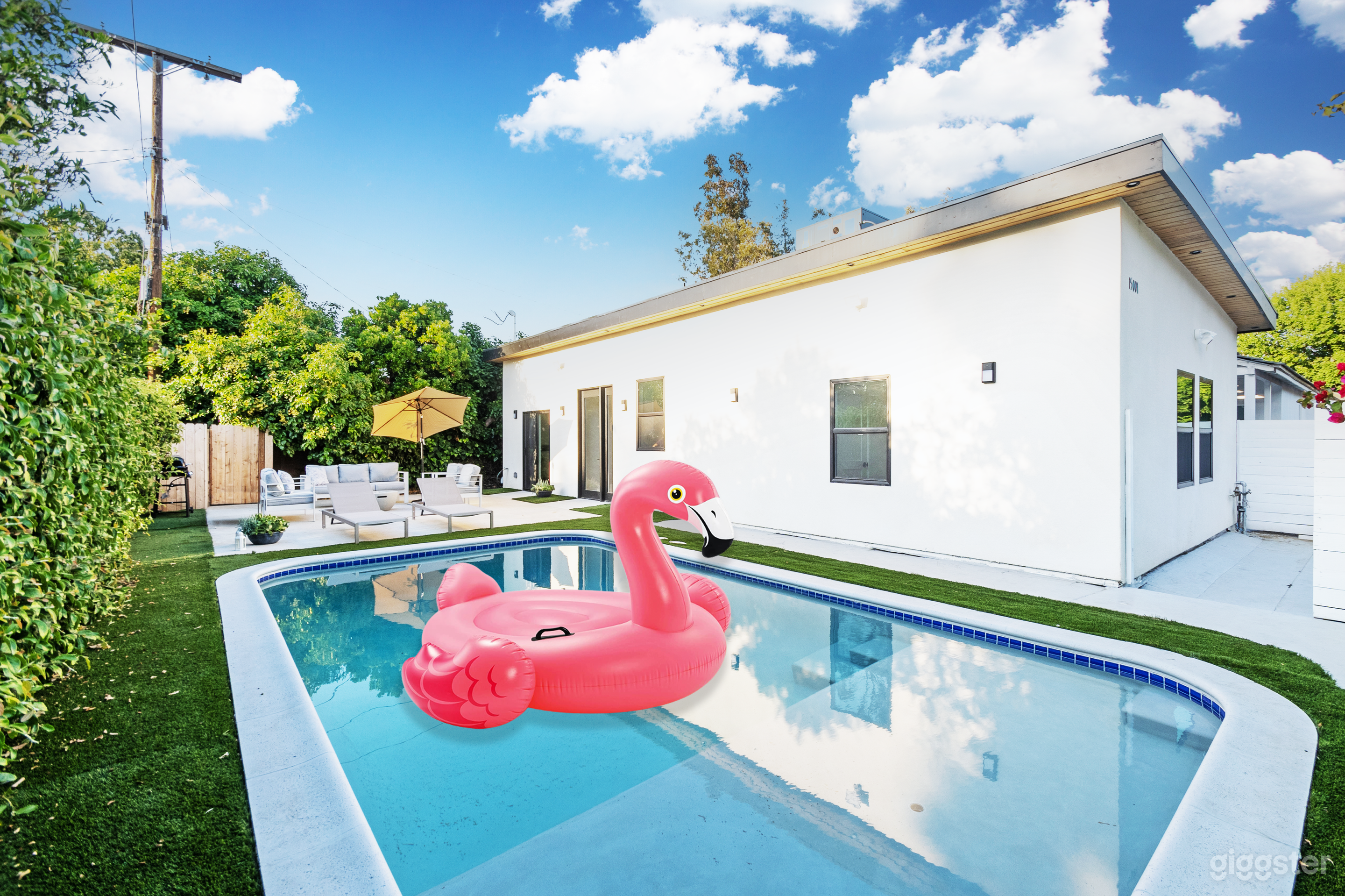 Modern Pool Home in Van Nuys | Ideal for Film Production Photo 2