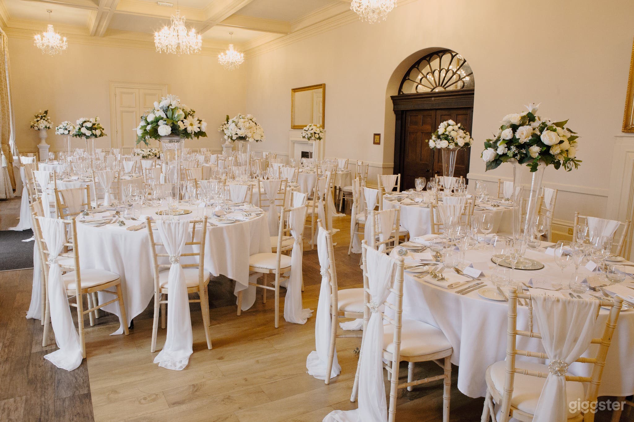 Popular and Modern Ceremony Room Photo 3