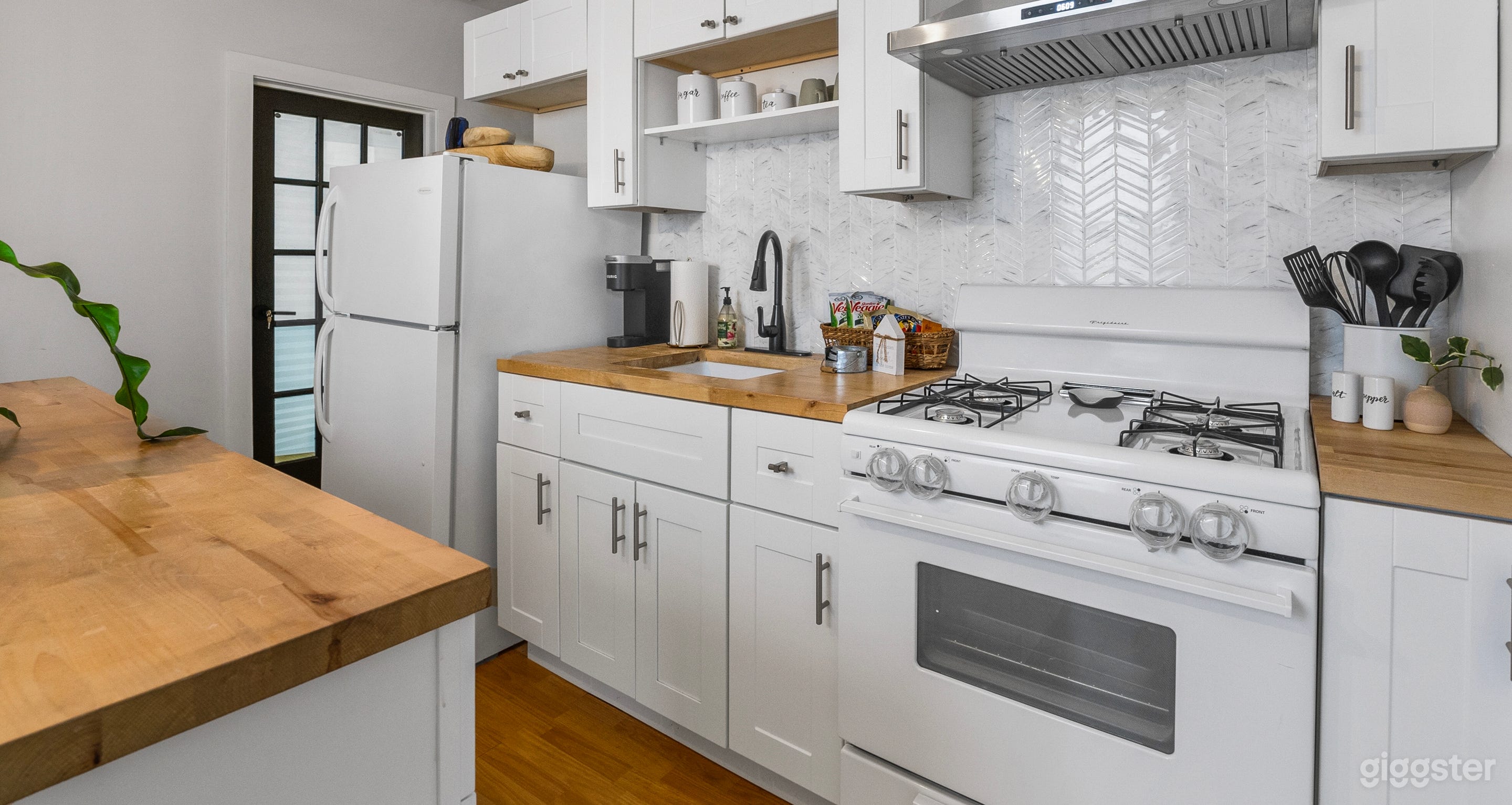 Contemporary Rustic Chic Home Photo 3