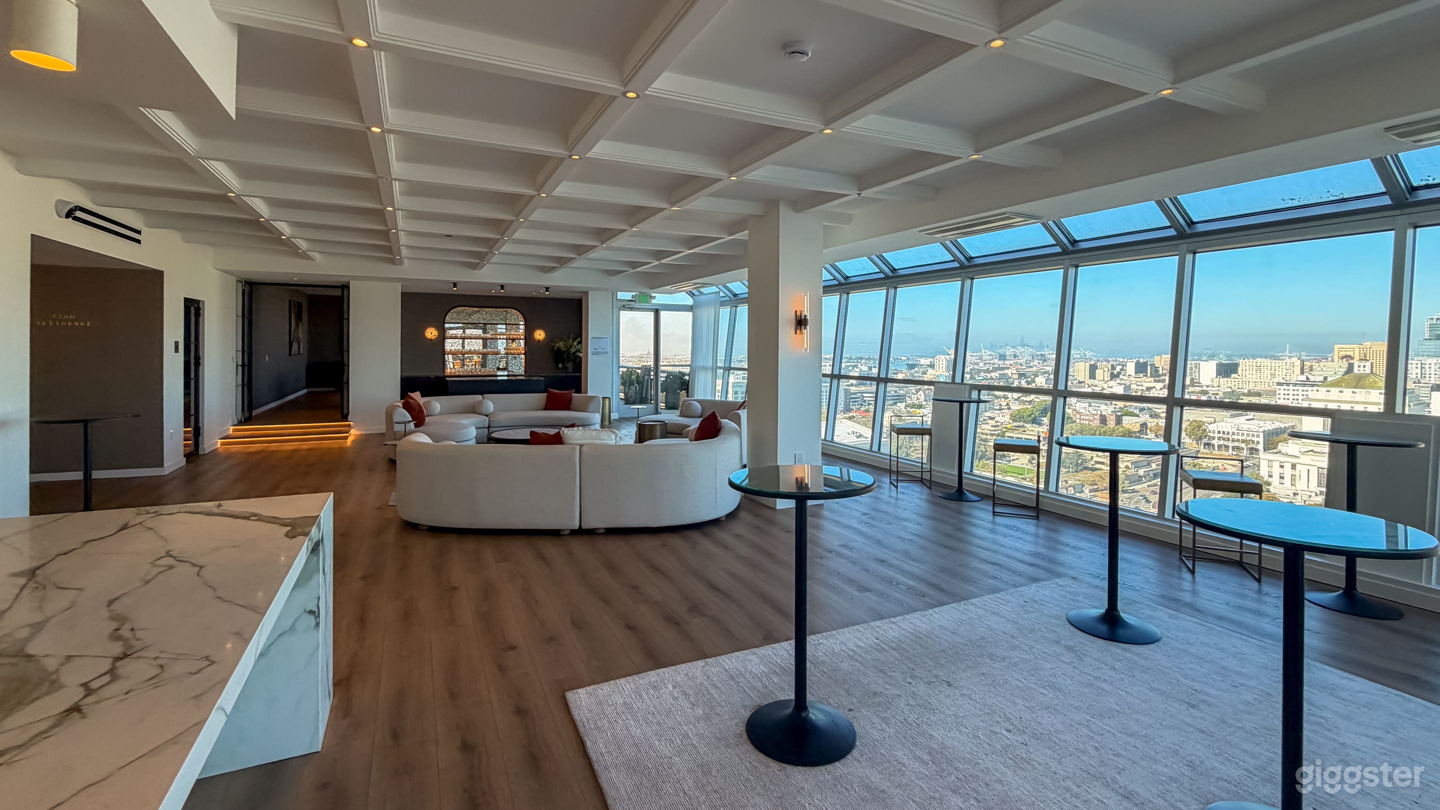 Glass-Wrapped Penthouse & Rooftop Terrace Over Lake Merritt Photo 4