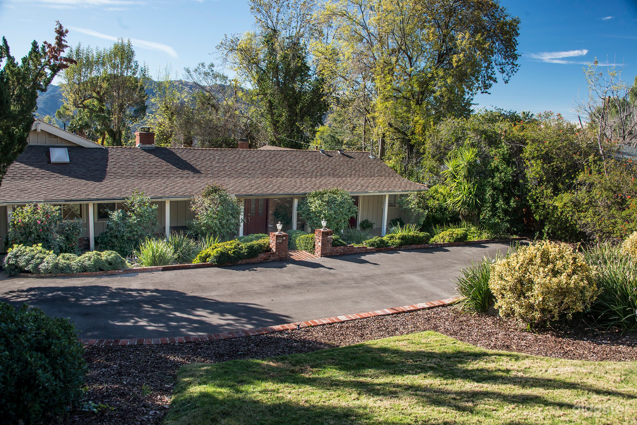 Front of house.  Large driveway can hold up to five cars.
Quiet street with plenty of parking.
