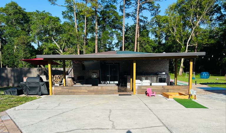  Centrally located (Southside area) Open-Air Farmhouse 