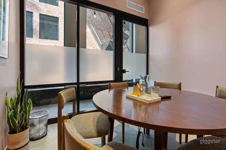  M4: Meeting Room for 6 in Boutique Office 