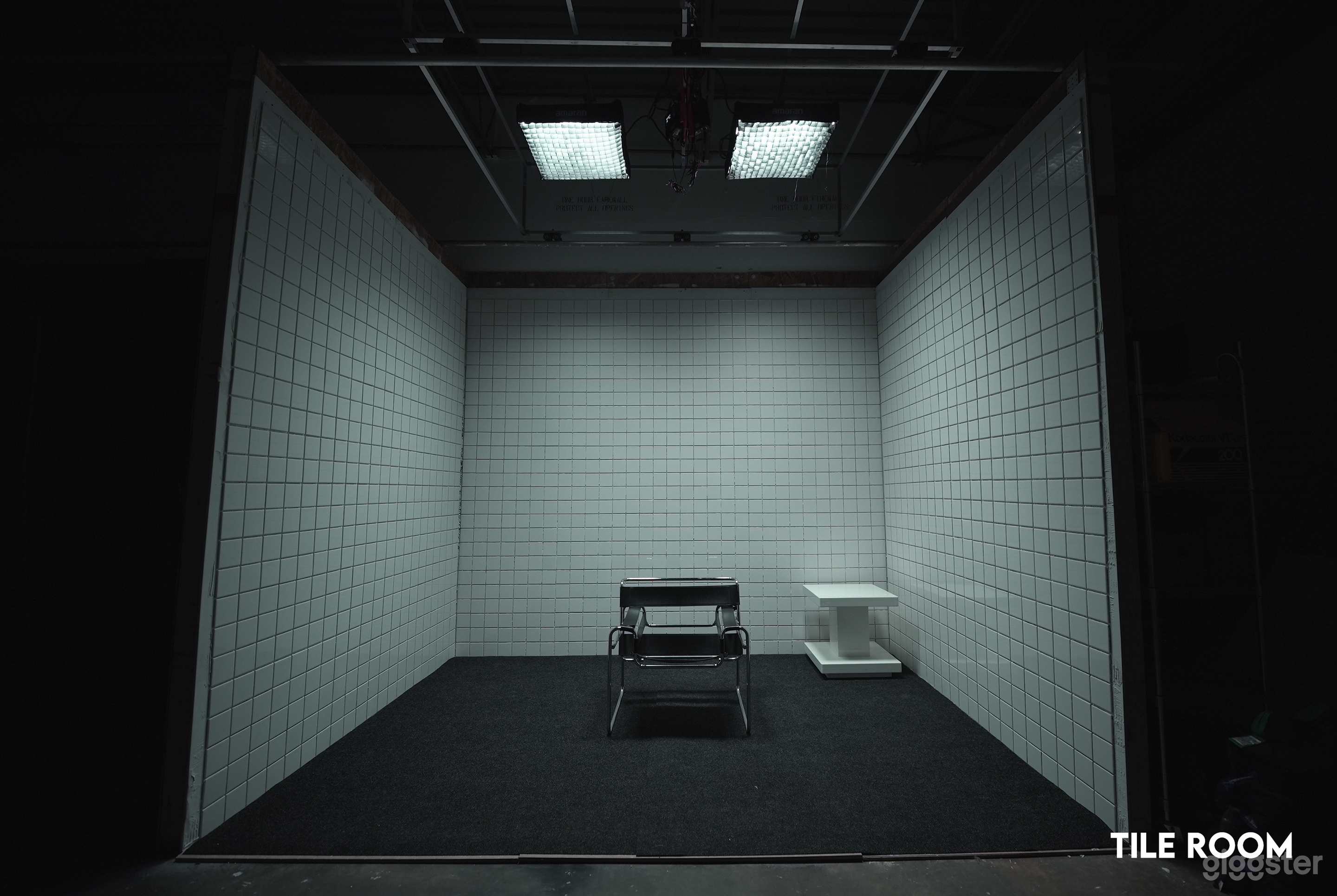 BRAND NEW Boutique Standing Sets - Lighting Included Photo 4