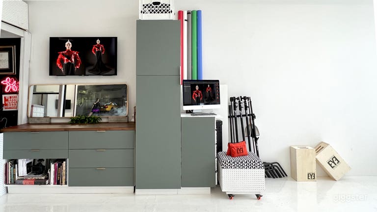  HMU (left) 42 in Client Monitor (above) and Capture Station (right) 