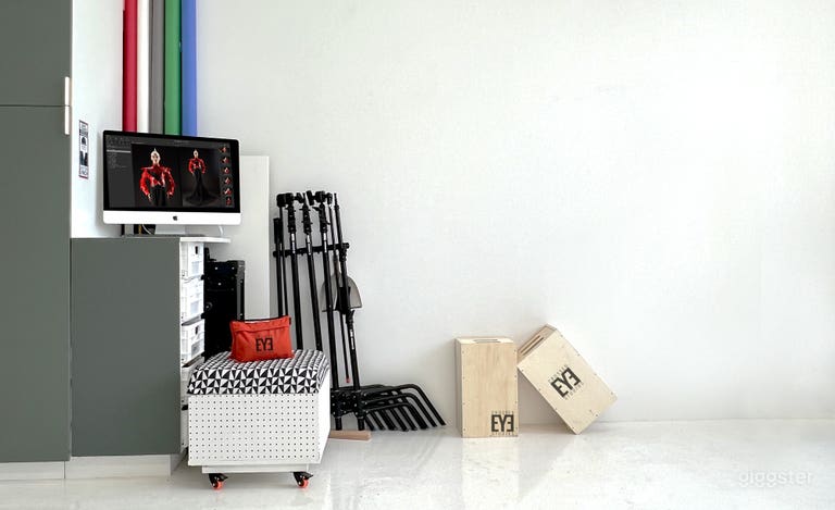  Built in Capture station, (inovativ rolling cart also available for rent) 