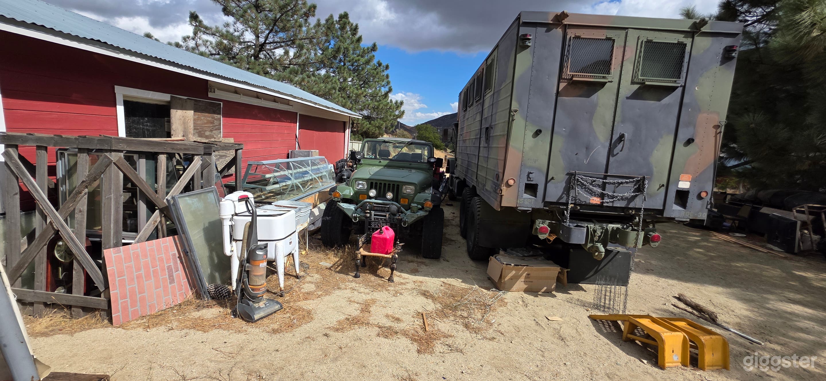 Americana Desert Barn Lot - Military, Jeeps, Boats, Junk Photo 2