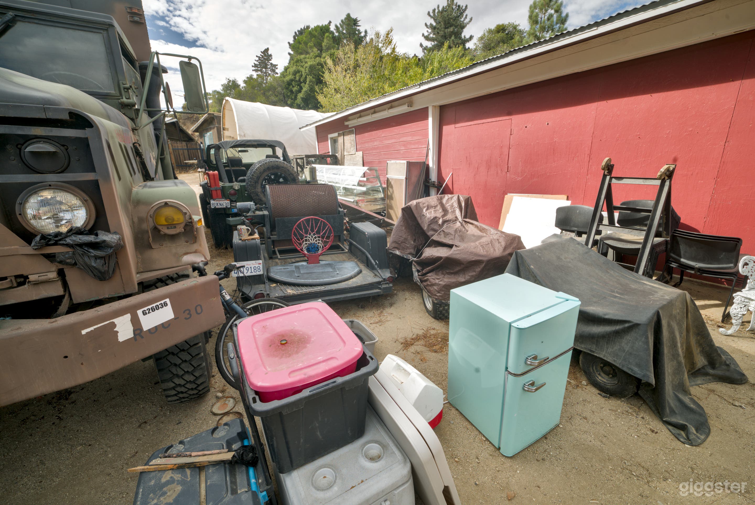 Americana Desert Barn Lot - Military, Jeeps, Boats, Junk Photo 4