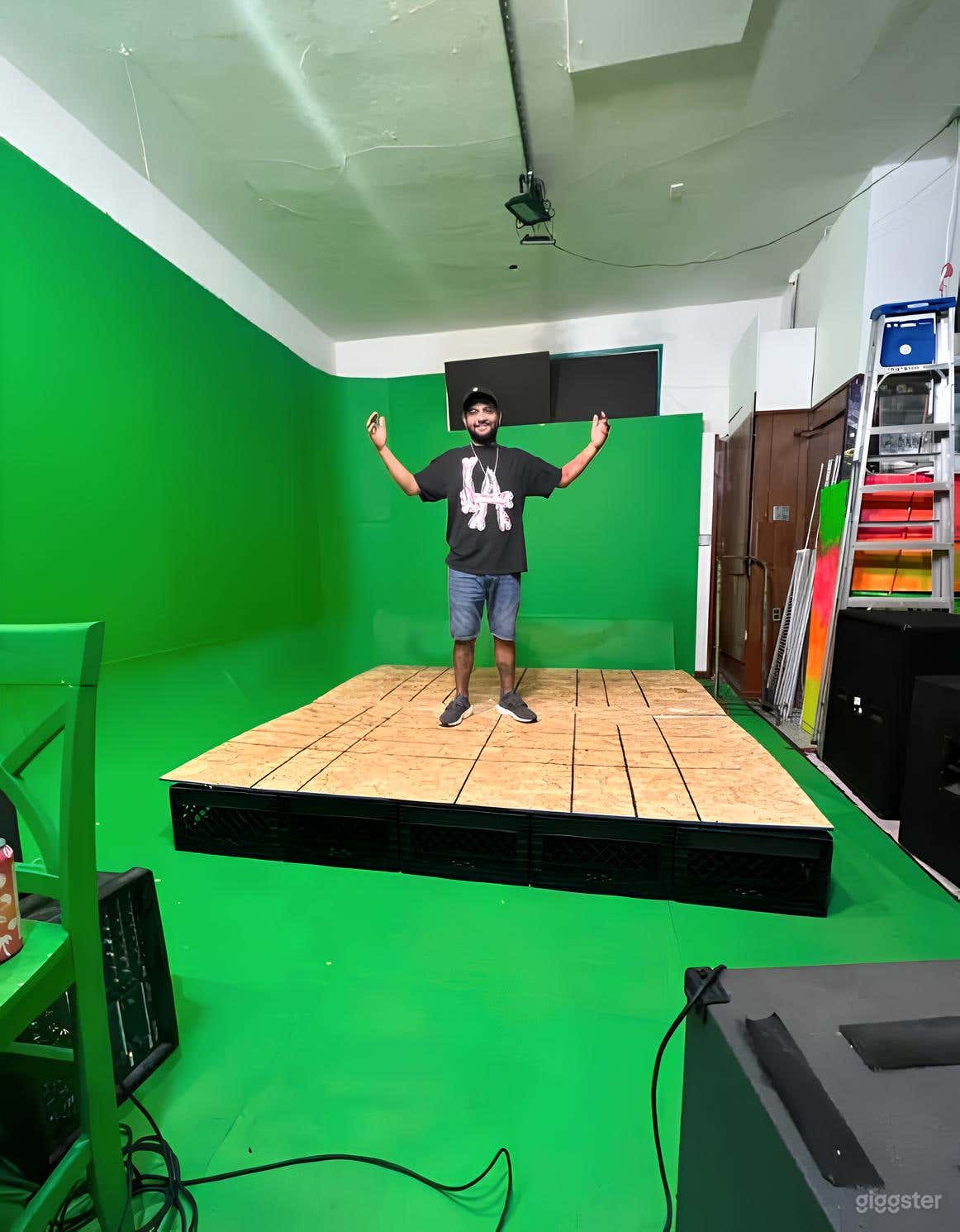 Green Screen Cyc Wall 20x20 Photo 1