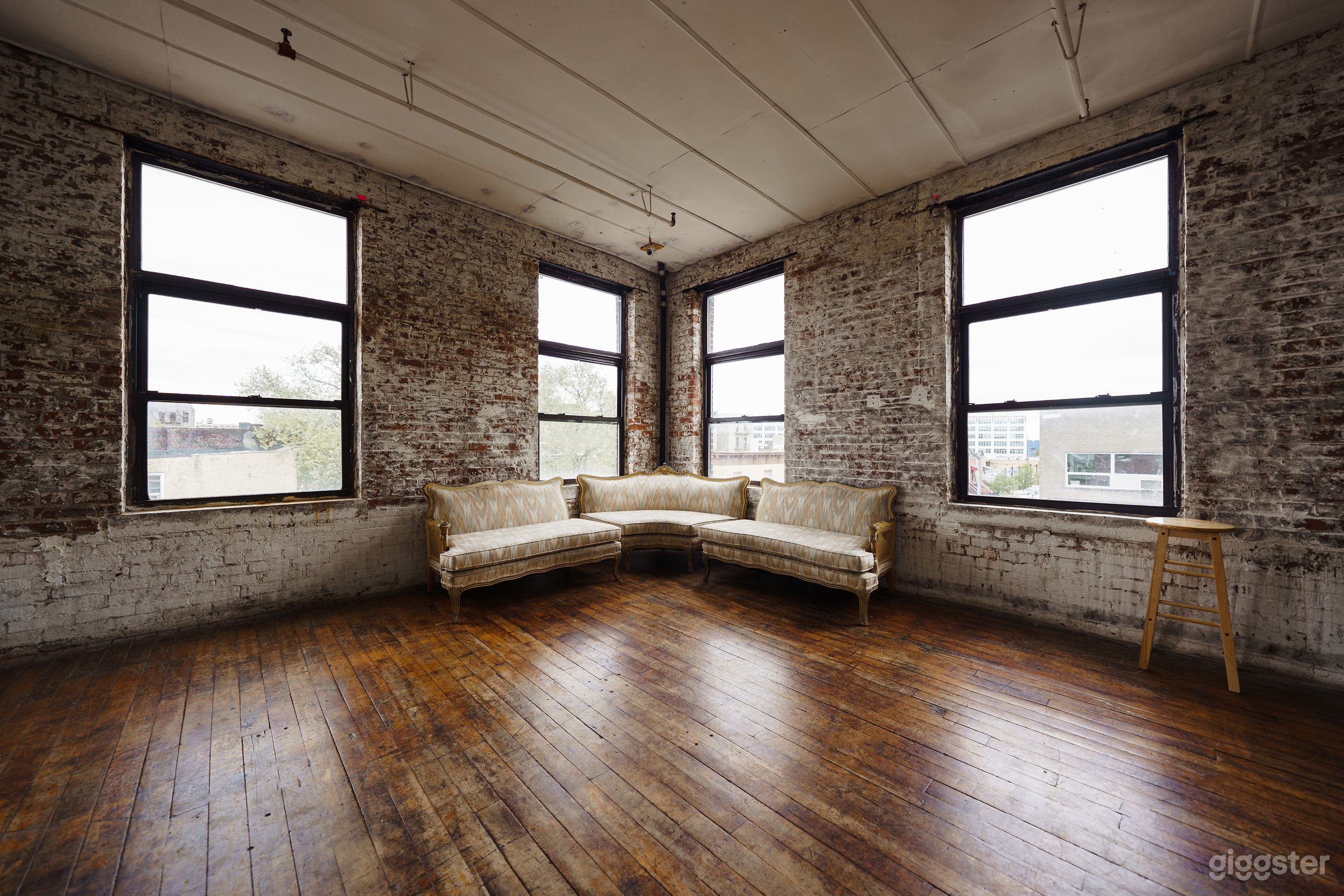 Studio with Brick corner Photo 3