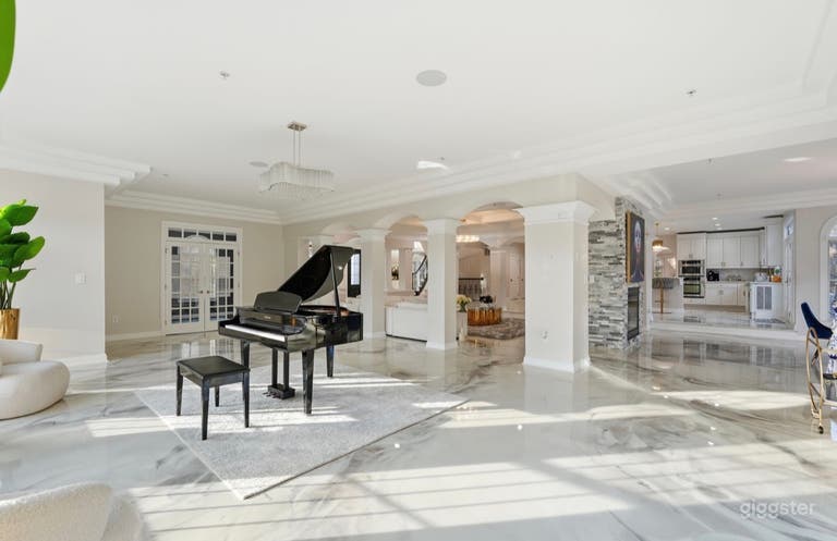  Luxury Mansion on 8 Sprawling Acres 