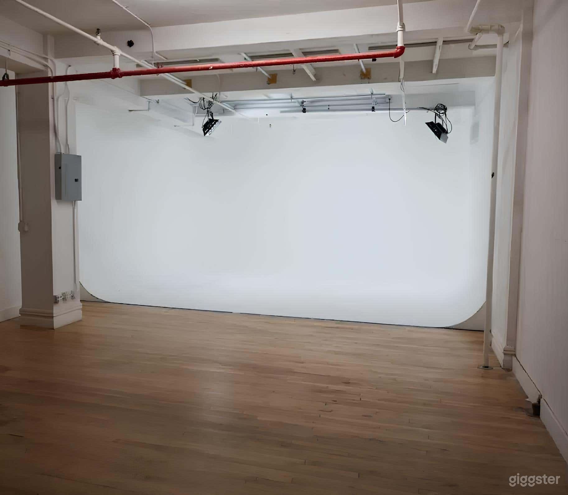 Chelsea NYC Photo & Prelit Cyc Wall Soundstages  Photo 3