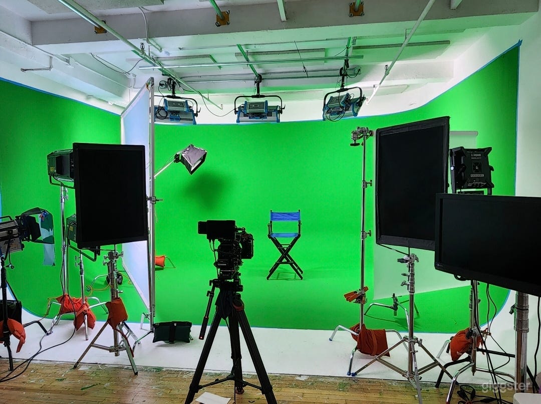 Soundstage B can be either white or green