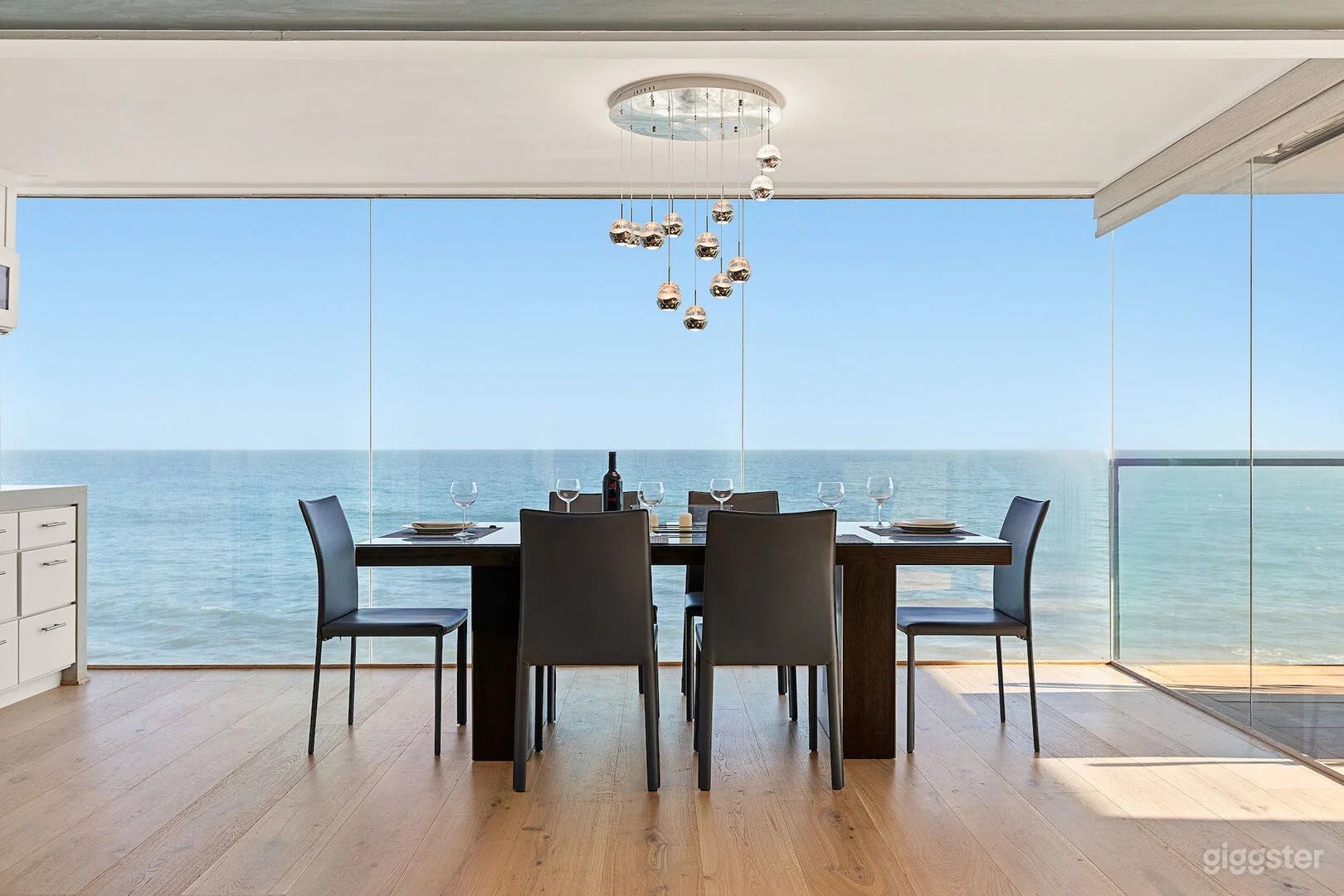 Infinity | Lux Four-Level Oceanfront Photo 4