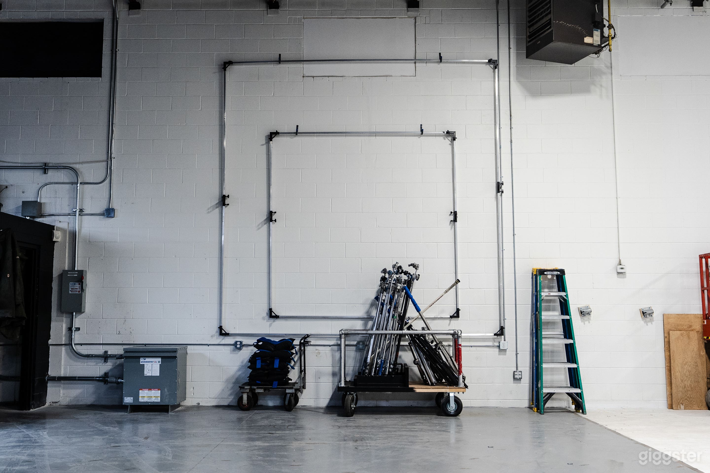 4000sqft Film Studio with Large Cyclorama  Photo 2