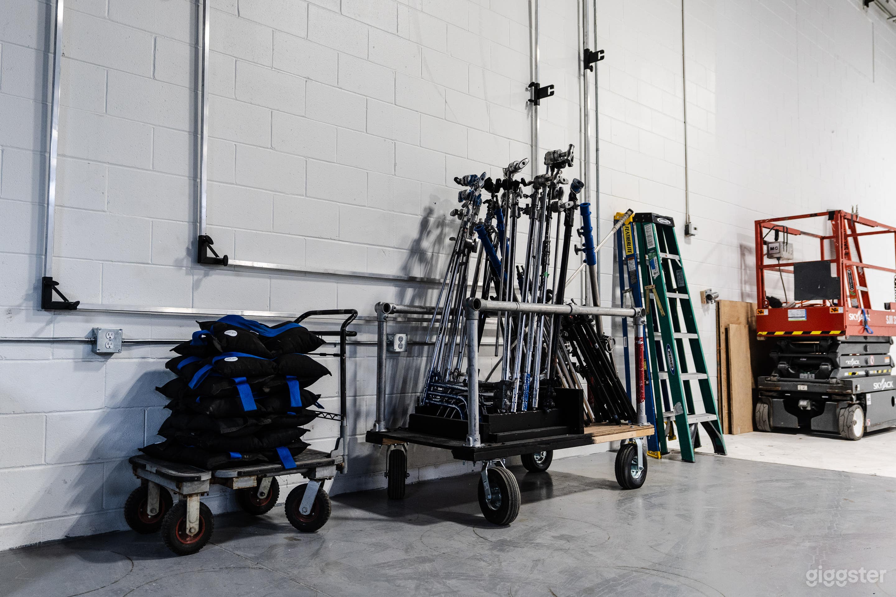 4000sqft Film Studio with Large Cyclorama  Photo 4