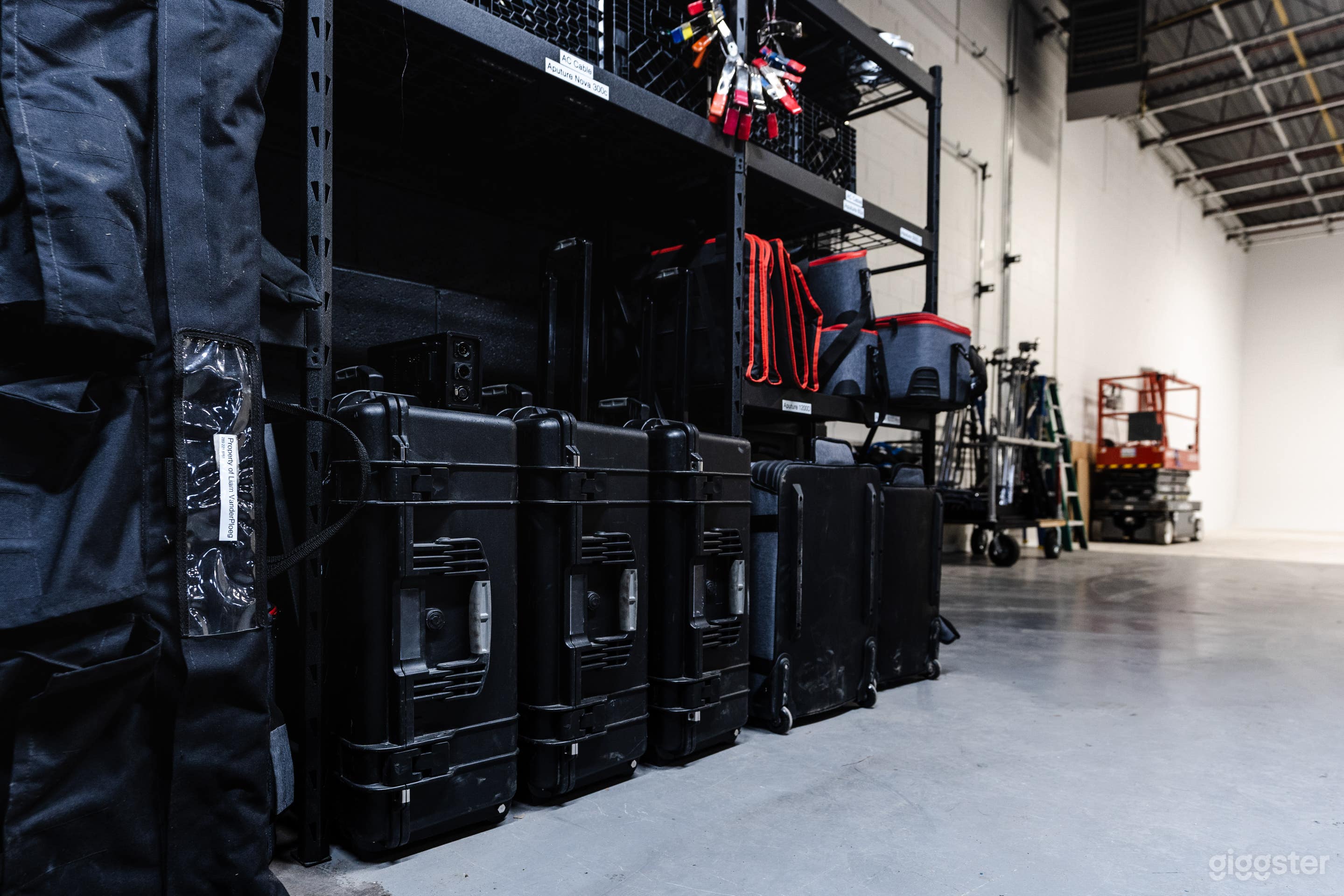 4000sqft Film Studio with Large Cyclorama  Photo 3