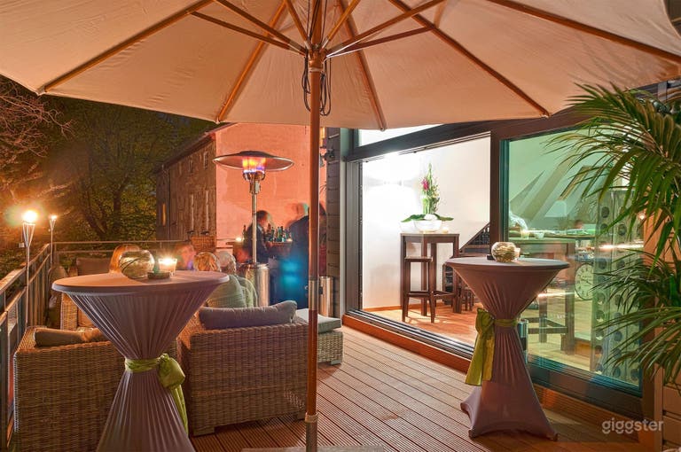  Weinlounge mit Terrasse in historischer Tankstelle 