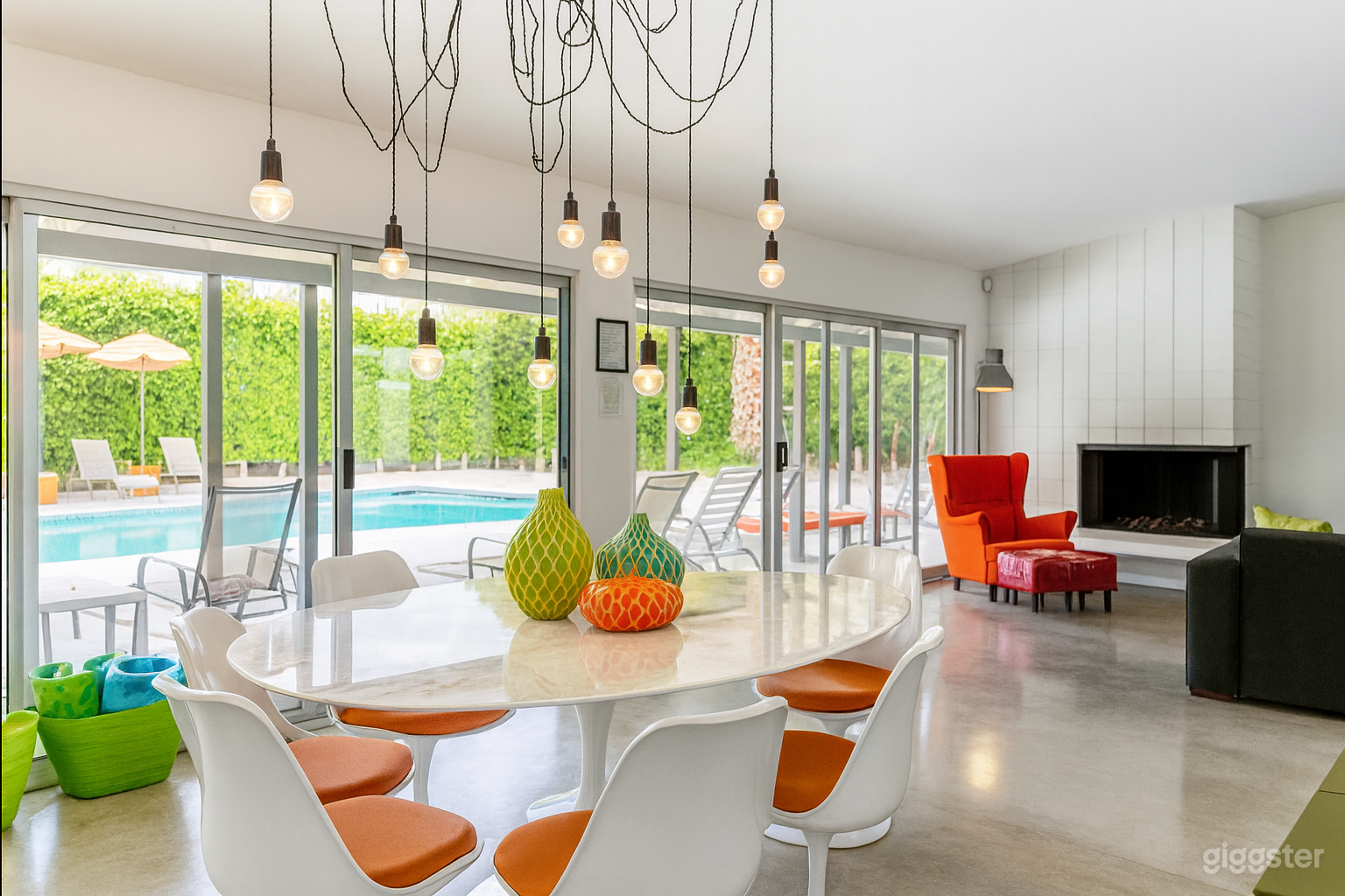 Architectural Modern Home with Panoramic Views Photo 3