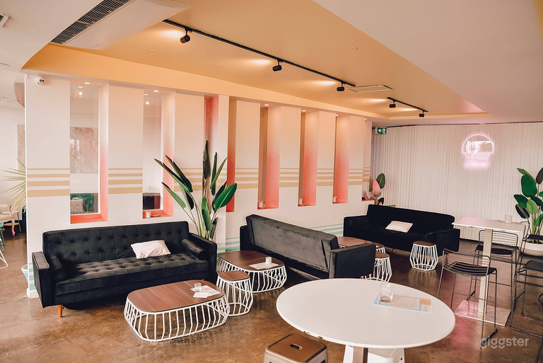  Espace de fonction au deuxième étage avec bar 