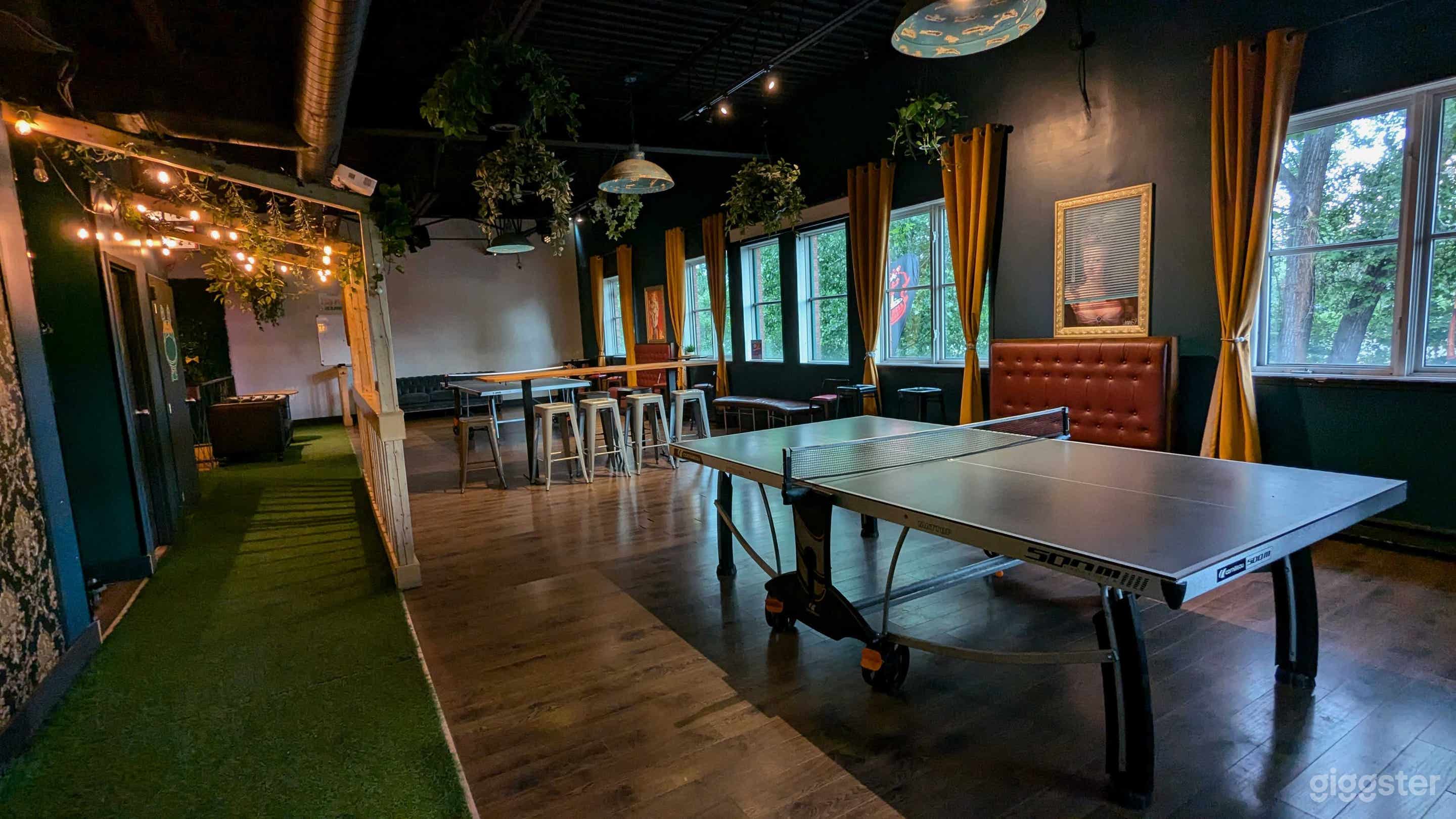 Verspielte Mikrobrauerei mit Spielen, Bar & industriellem Flair Foto 4